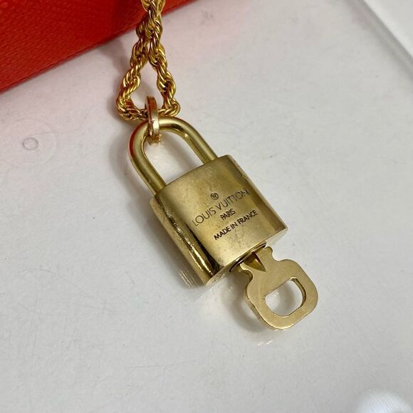 LOUIS VUITTON Lock and key 🔐 on Gold Tone Necklace #322 - Picture 6 of 13